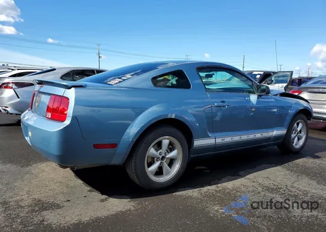 2007 Ford Mustang z USA, uszkodzony, nr VIN 1ZVHT80N375238245